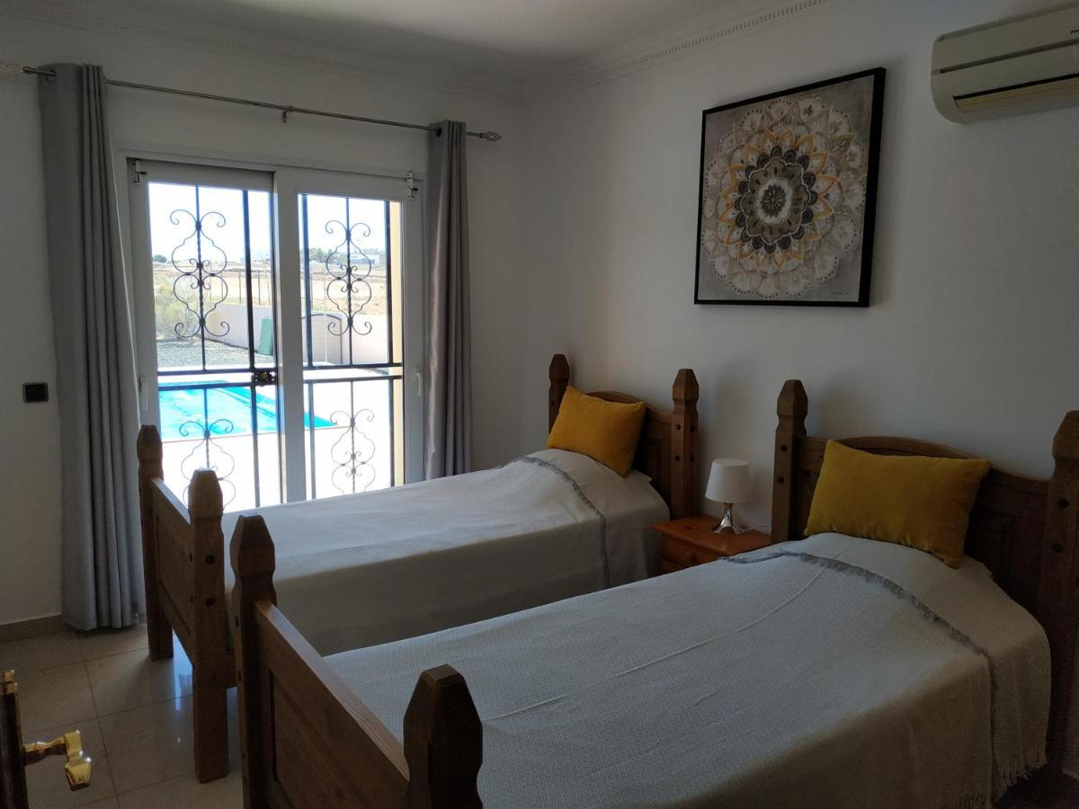 Villa Casa Del Sol 3 Bedroom Villa With Private Solar Covered 12M X 6M Pool Minimum Stay 7 Nights Chromecast And Wifi Throughout The Property Triquivijate Екстериор снимка