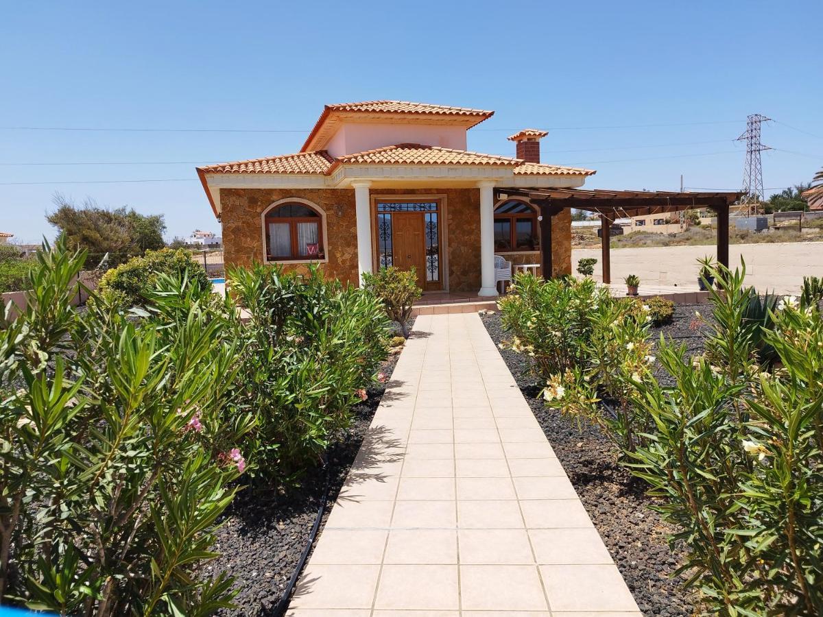 Villa Casa Del Sol 3 Bedroom Villa With Private Solar Covered 12M X 6M Pool Minimum Stay 7 Nights Chromecast And Wifi Throughout The Property Triquivijate Екстериор снимка